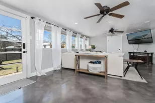 333 W Burbank St, Fredericksburg, TX 78624 - Photo 2