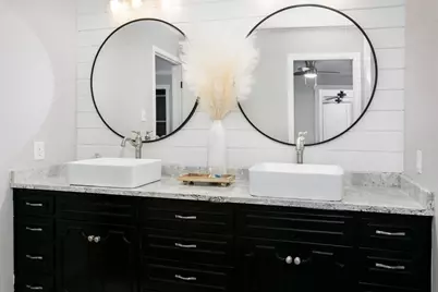 333 W Burbank St, Fredericksburg, TX 78624 - Photo 16