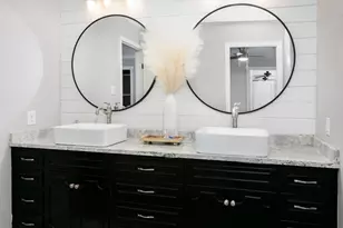 333 W Burbank St, Fredericksburg, TX 78624 - Photo 16