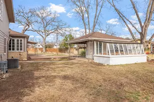 707 N Milam St, Fredericksburg, TX 78624 - Photo 8