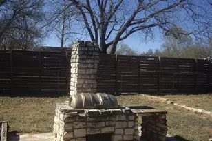 206 W Glenmoor Dr, Fredericksburg, TX 78624 - Photo 4