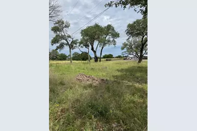 960 S Eagle St, Fredericksburg, TX 78624 - Photo 2