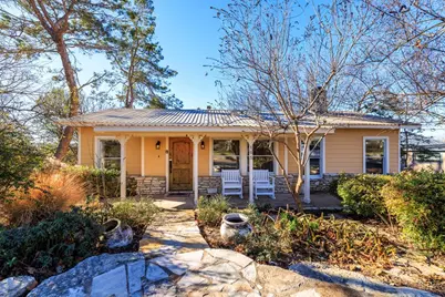 105 E Creek St, Fredericksburg, TX 78624 - Photo 2