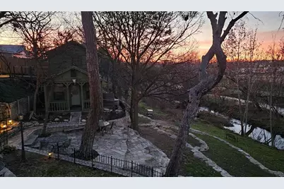 105 E Creek St, Fredericksburg, TX 78624 - Photo 10