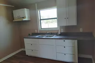 306 N West St, Burnet, TX 78611 - Photo 2