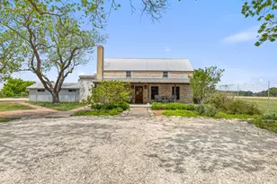 208 Danos Rd, Fredericksburg, TX 78624 - Photo 4