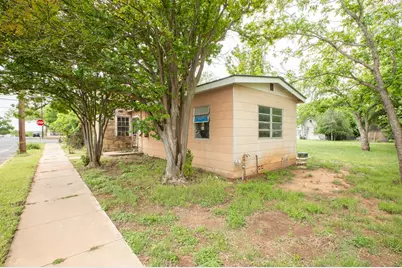 602 W Austin St, Fredericksburg, TX 78624 - Photo 18