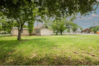 602 W Austin St, Fredericksburg, TX 78624 - Photo 16