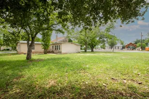 602 W Austin St, Fredericksburg, TX 78624 - Photo 16