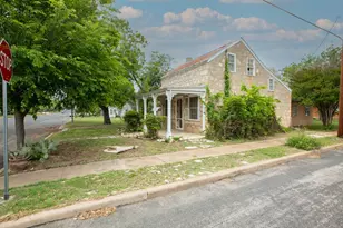 602 W Austin St, Fredericksburg, TX 78624 - Photo 14