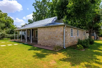 223 W Creek St, Fredericksburg, TX 78624 - Photo 6