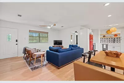 512 W Pecan Dr, Johnson City, TX 78636 - Photo 2