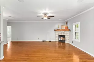 605 Persimmon Ct, Fredericksburg, TX 78624 - Photo 8