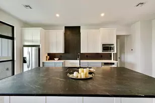 905 Thriving Oak Dr, Fredericksburg, TX 78624 - Photo 2