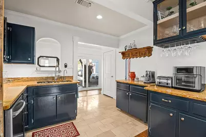 206 W Burbank St, Fredericksburg, TX 78624 - Photo 10