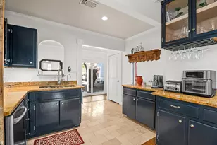 206 W Burbank St, Fredericksburg, TX 78624 - Photo 10