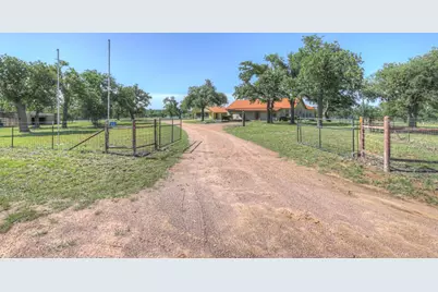 82 Bell Mountain Rd, Willow City, TX 78675 - Photo 2