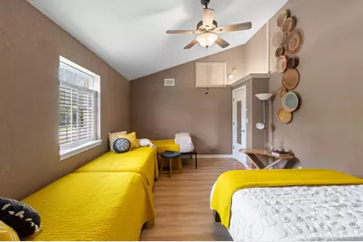 305 N Elk St, Fredericksburg, TX 78624 - Photo 16