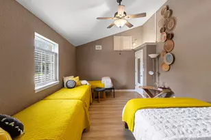 305 N Elk St, Fredericksburg, TX 78624 - Photo 16