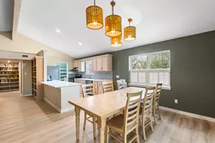 305 N Elk St, Fredericksburg, TX 78624 - Photo 8