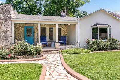 108 W Centre St, Fredericksburg, TX 78624 - Photo 14