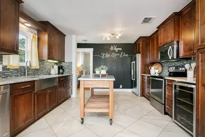 108 W Centre St, Fredericksburg, TX 78624 - Photo 4