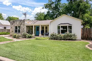 108 W Centre St, Fredericksburg, TX 78624 - Photo 1