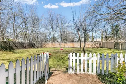 108 W Centre St, Fredericksburg, TX 78624 - Photo 20