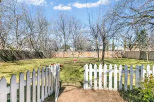 108 W Centre St, Fredericksburg, TX 78624 - Photo 20