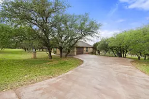 215 Maverick Cir S, Horseshoe Bay, TX 78657 - Photo 4