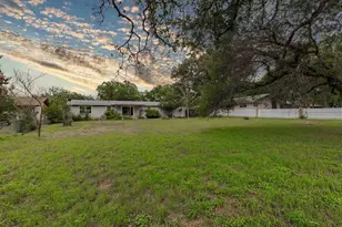 1206 Crenwelge Dr, Fredericksburg, TX 78624 - Photo 2