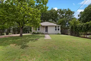 305 S Bowie, Fredericksburg, TX 78624 - Photo 6