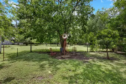 305 S Bowie, Fredericksburg, TX 78624 - Photo 24