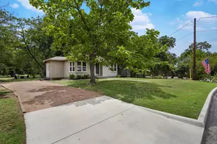 305 S Bowie, Fredericksburg, TX 78624 - Photo 4