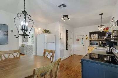 305 S Bowie, Fredericksburg, TX 78624 - Photo 10