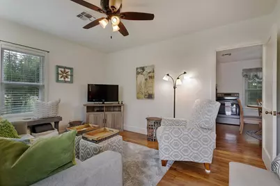 305 S Bowie, Fredericksburg, TX 78624 - Photo 12