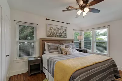 305 S Bowie, Fredericksburg, TX 78624 - Photo 16