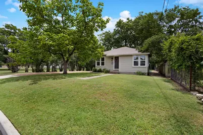 305 S Bowie, Fredericksburg, TX 78624 - Photo 6