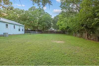 414 Plum St, Fredericksburg, TX 78624 - Photo 4