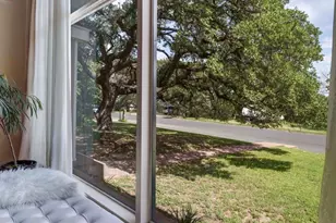 207 Walnut St, Fredericksburg, TX 78624 - Photo 6