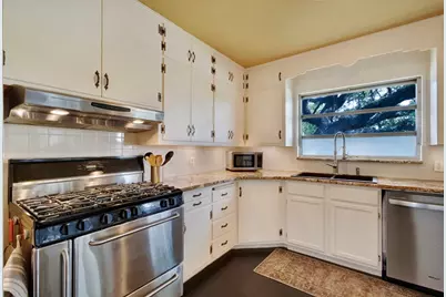 207 Walnut St, Fredericksburg, TX 78624 - Photo 18