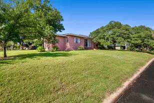 207 Walnut St, Fredericksburg, TX 78624 - Photo 36