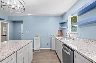 313 W Hackberry, Fredericksburg, TX 78624 - Photo 6