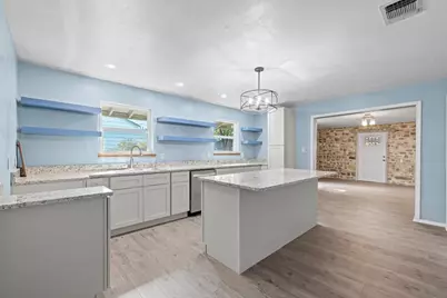 313 W Hackberry, Fredericksburg, TX 78624 - Photo 4