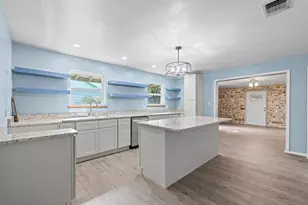 313 W Hackberry, Fredericksburg, TX 78624 - Photo 4