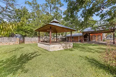 313 W Hackberry, Fredericksburg, TX 78624 - Photo 22