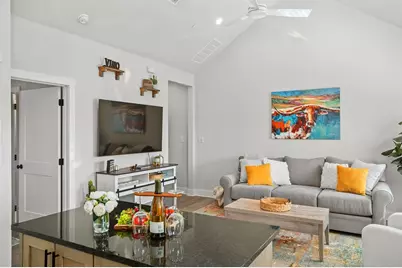 930 S Eagle St #203, Fredericksburg, TX 78624 - Photo 2