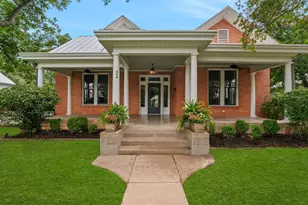 509 W Austin St, Fredericksburg, TX 78624 - Photo 6