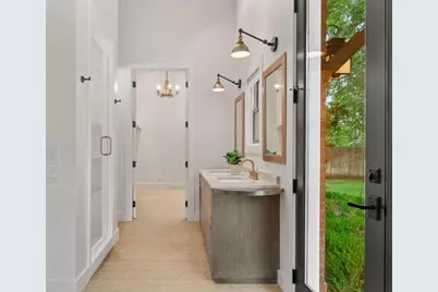 509 W Austin St, Fredericksburg, TX 78624 - Photo 18