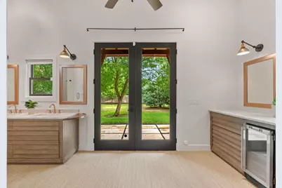 509 W Austin St, Fredericksburg, TX 78624 - Photo 16